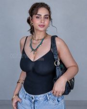 Seductive Ayesha Khan Cleavage in a Black Deep V neck Camisole Photos 05