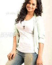 Sirikka Vidalaama Movie Heroine Leesha Eclairs Photos 03