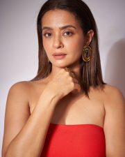 Spellbinding Surveen Chawla in a Red Strapless Dress Pictures 03 Spellbinding Surveen Chawla in a Red Strapless Dress Pictures 03