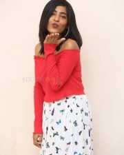 Actress Gayatri Gupta At Burrakatha Movie Teaser Launch Photos 09