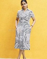 Actress Losliya Mariyanesan Photoshoot Stills 01