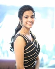 Actress Shivani Nagaram at Ambajipeta Marriage Band Movie Song Launch Event Pictures 18
