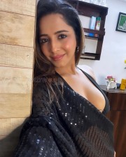 Bold Beauty Kate Sharma Cleavage in a Black Saree Pictures 04