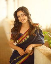 Charming Actress Anaira Gupta in a Navy Blue Tribal Border Saree Photos 09 Charming Actress Anaira Gupta in a Navy Blue Tribal Border Saree Photos 09
