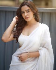 Elegant Actress Anaira Gupta in a White Saree Photos 01