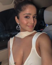 Erotic Kate Sharma Boobs Cleavage at Universal Eminence Awards 2025 Photos 03