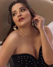 Glamorous Bhojpuri Actress Asli Monalisa in a Black Strapless Mini Dress Pictures 04