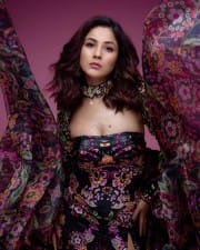 Gorgeous Shehnaaz Gill in a Multi Coloured Outfit Photos 03