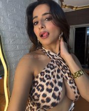 Hot Kate Sharma Boobs Cleavage in an Animal Printed Top Pictures 01 Hot Kate Sharma Boobs Cleavage in an Animal Printed Top Pictures 01
