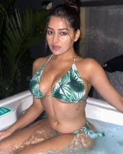 Hot Simran Kaur Underboob Lingerie in Bathtub Photos 02