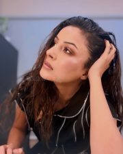 Sajna Ve Sajna Actress Shehnaaz Gill in a Black Top with Short Sleeves and Black Bottoms Pictures 02
