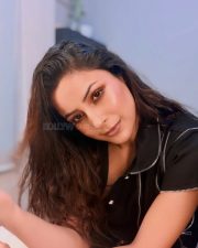 Sajna Ve Sajna Actress Shehnaaz Gill in a Black Top with Short Sleeves and Black Bottoms Pictures 04