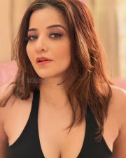 Seductive Asli Monalisa Cleavage in a Black Halter Neck Top and Brown Mini Skirt Photos 04