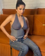 Sensual Kate Sharma Cleavage in a Deep V Neck Halter Style Sleeveless Crop Top and Jeans Photos 03
