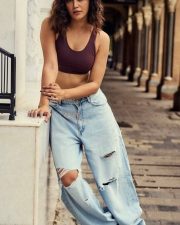 Sexy Anaira Gupta in a Maroon Sport Bra and Jeans Photos 03