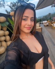 Sexy Kate Sharma in a Black Tshirt Bra Photos 04