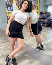 Aanchal Munjal in a Fitted Crop Top at the Gym Photos 04