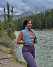 Beautiful Actress Nikita Sharma in a Calvin Klein Bralette Top with a Matching Sleeveless Jacket and Yoga Pants Pictures 02