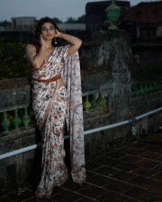 Beautiful Pragya Nagra in a Printed Saree Pictures 01