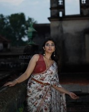 Beautiful Pragya Nagra in a Printed Saree Pictures 06
