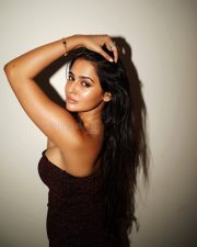 Glamorous Actress Prakriti Pavani in a Dark Maroon Strapless Gown Photos 02