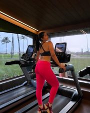 Hot Nikita Sharma in a Black Bralette and Pink Gym Pant Photos 03
