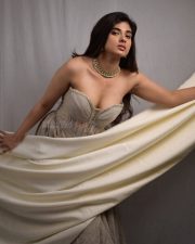 Irresistible Pragya Nagra Cleavage in a Beige Strapless Corset Dress Photos 04