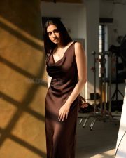 Mustafa Mustafa Actress Maanasa Choudhary in a Brown Satin Dress Photos 02