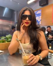 Provocative Nikita Sharma Cleavage in a Beige Ribbed Square Neck Tank Top Photos 01