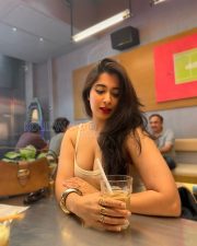 Provocative Nikita Sharma Cleavage in a Beige Ribbed Square Neck Tank Top Photos 02