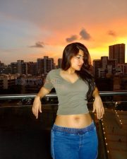 Radiant Nikita Sharma Cleavage in a Olive Green Deep V Crop Top Photos 03