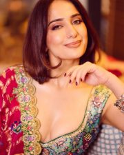 Saali Mohabbat Actress Kusha Kapila in a Pink Gharchola Saree with an Embellished Teal Blue Blouse Pictures 02 Saali Mohabbat Actress Kusha Kapila in a Pink Gharchola Saree with an Embellished Teal Blue Blouse Pictures 02