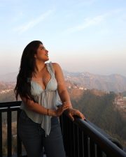Sexy Actress Nikita Sharma in a Powder Blue Mist Top with a Deep Cleavage and Dark Blue Denim Jeans Photos 01