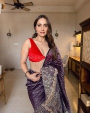 Social Currency Actress Kusha Kapila Sexy Saree Pictures 01