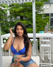 Stunning Nikita Sharma Cleavage in a black crop top Photos 03