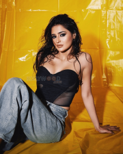Sultry Prakriti Pavani Cleavage in a Black Strapless Bustier and Jeans Photos 01