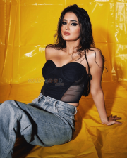 Sultry Prakriti Pavani Cleavage in a Black Strapless Bustier and Jeans Photos 04