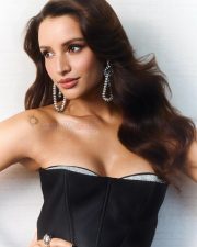 Victoria s Secret Fashion Show Actress Tripti Dimri in a Black Strapless Corset Gown Photos 01