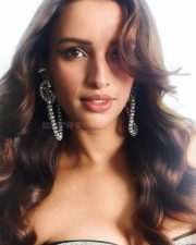 Victoria s Secret Fashion Show Actress Tripti Dimri in a Black Strapless Corset Gown Photos 06