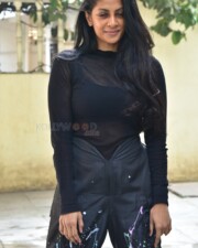 Actress Sriya Reddy at Salaar Interview Pictures 08
