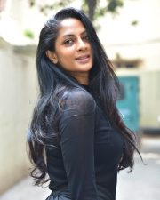 Actress Sriya Reddy at Salaar Interview Pictures 17