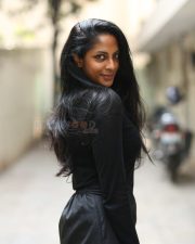 Actress Sriya Reddy at Salaar Interview Pictures 25