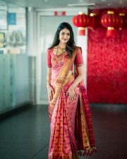 Couple Friendly Heroine Manasa Varanasi in a Rich Pink and Gold Silk Saree Photos 02