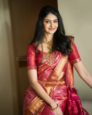 Couple Friendly Heroine Manasa Varanasi in a Rich Pink and Gold Silk Saree Photos 09