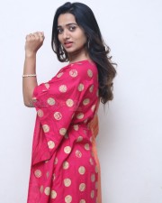 Actress Rekha Nirosha at Vasthavam Movie Teaser Launch Event Pictures 23