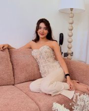 Elegant Actress Medha Shankr in a White Strapless Floral Corset Photos 02 Elegant Actress Medha Shankr in a White Strapless Floral Corset Photos 02