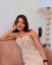 Elegant Actress Medha Shankr in a White Strapless Floral Corset Photos 04 Elegant Actress Medha Shankr in a White Strapless Floral Corset Photos 04