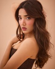 Ginny Wedss Sunny 2 Actress Medha Shankr in a Strapless Floor Length Shimmering Gown Pictures 10