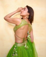Ginny Wedss Sunny 2 Actress Medha Shankr in a Vibrant Parrot Green Lehenga Skirt with an Embellished Bralette Blouse Pictures 08