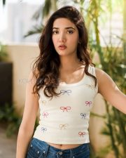 Stylish Actress Medha Shankr in a White Bow Print Tank Top With Jeans Photos 01 Stylish Actress Medha Shankr in a White Bow Print Tank Top With Jeans Photos 01